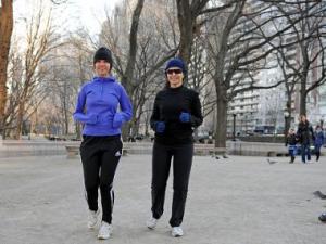 Wearing socks as gloves really works and it still recommended as affordable running gear. 