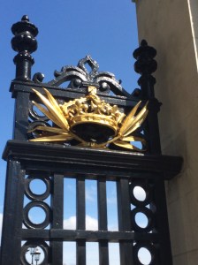 Need proof that the Royals love Pointy Things?  Look at these pointy decorations on the Royal Gates. 