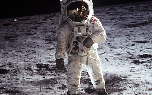 man_on_the_moon_1920x1200